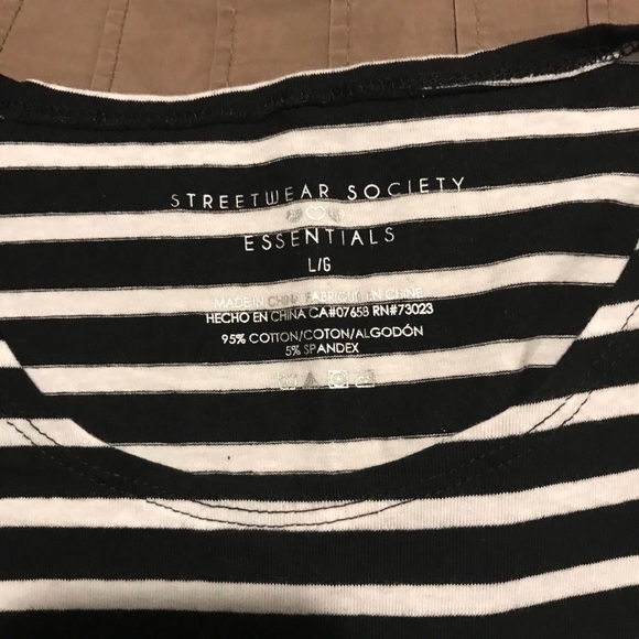 Black and white stripe Large Crop Top - Picture 2 of 4